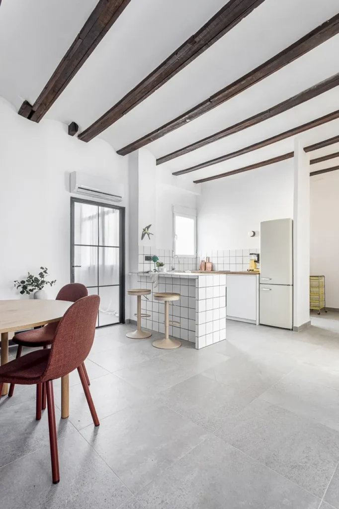 Vivienda reformada en El Cabanyal, calle Progreso (vertical) — proyecto Reform Decor